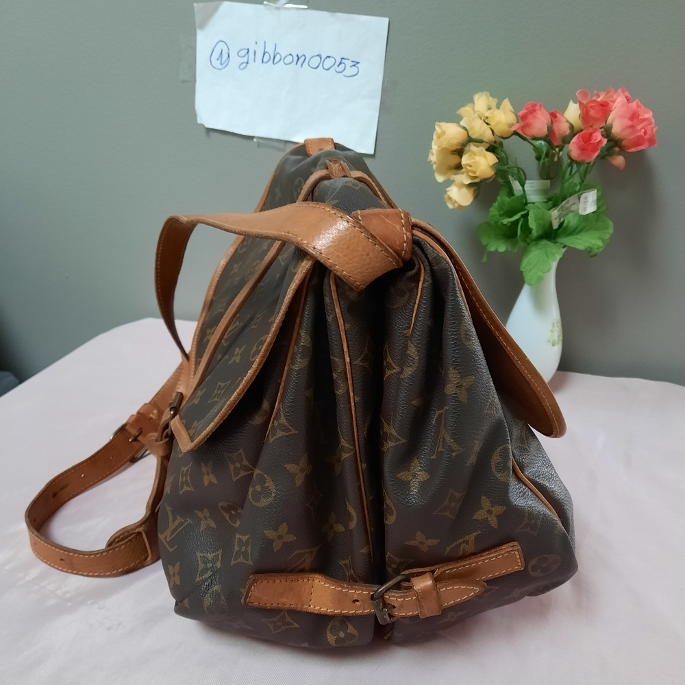 Authentic Louis Vuitton SAUMUR 35 monogram canvas Crossbody shoul… - Picture 5 of 16